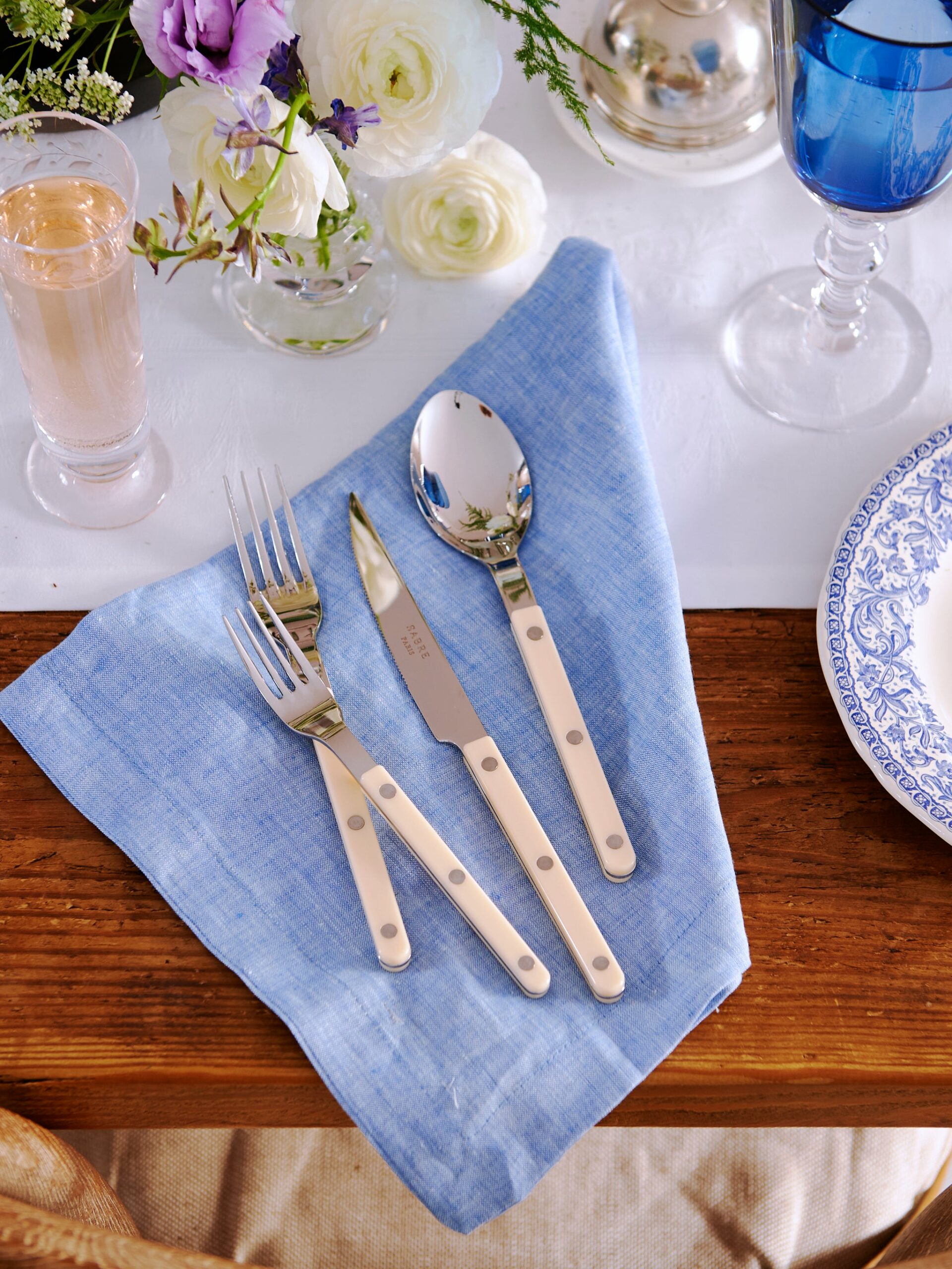 Sabre Paris Bistro Milk 5 Piece Place Setting