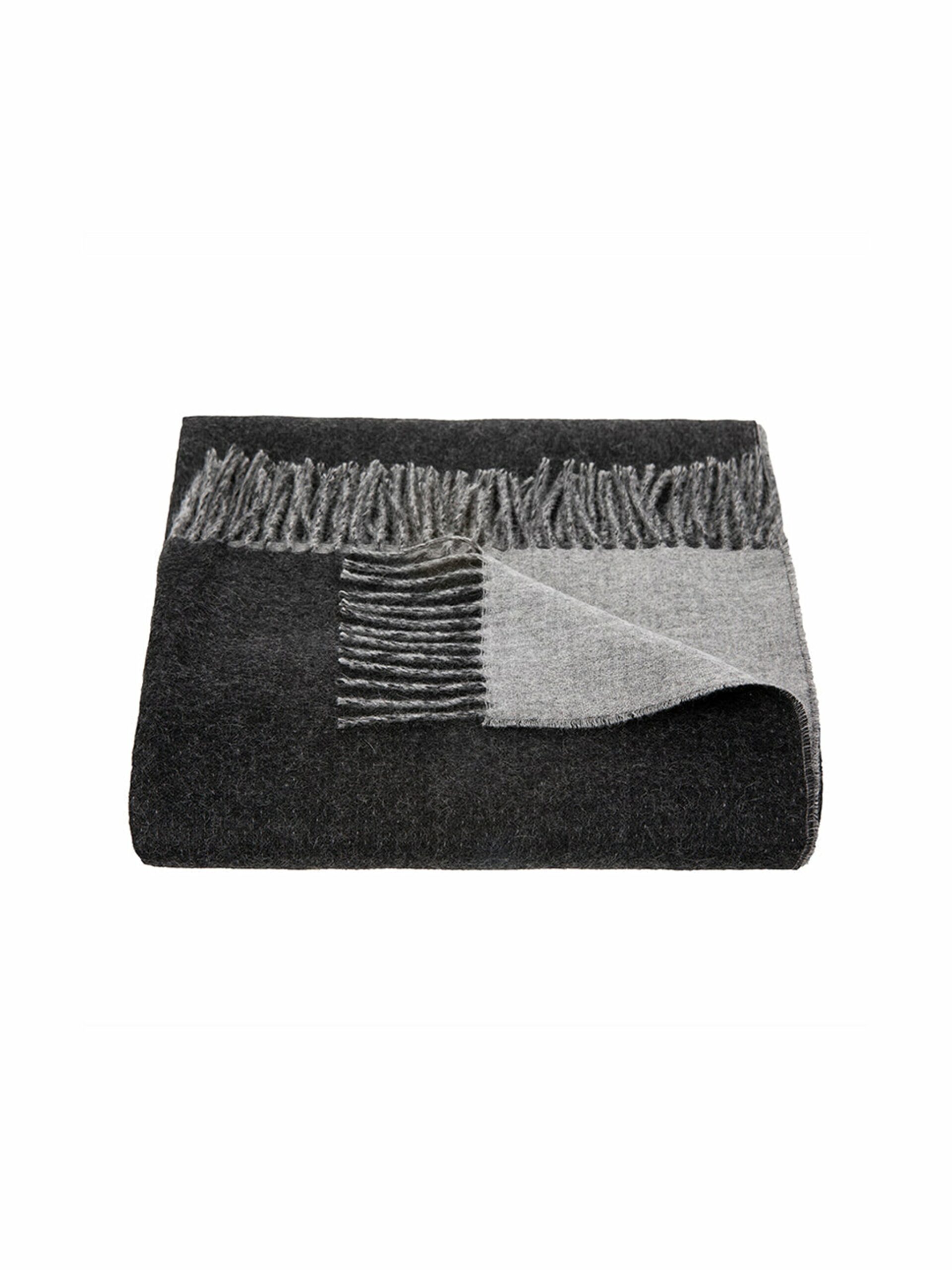 Tuwi London Quilla Throw