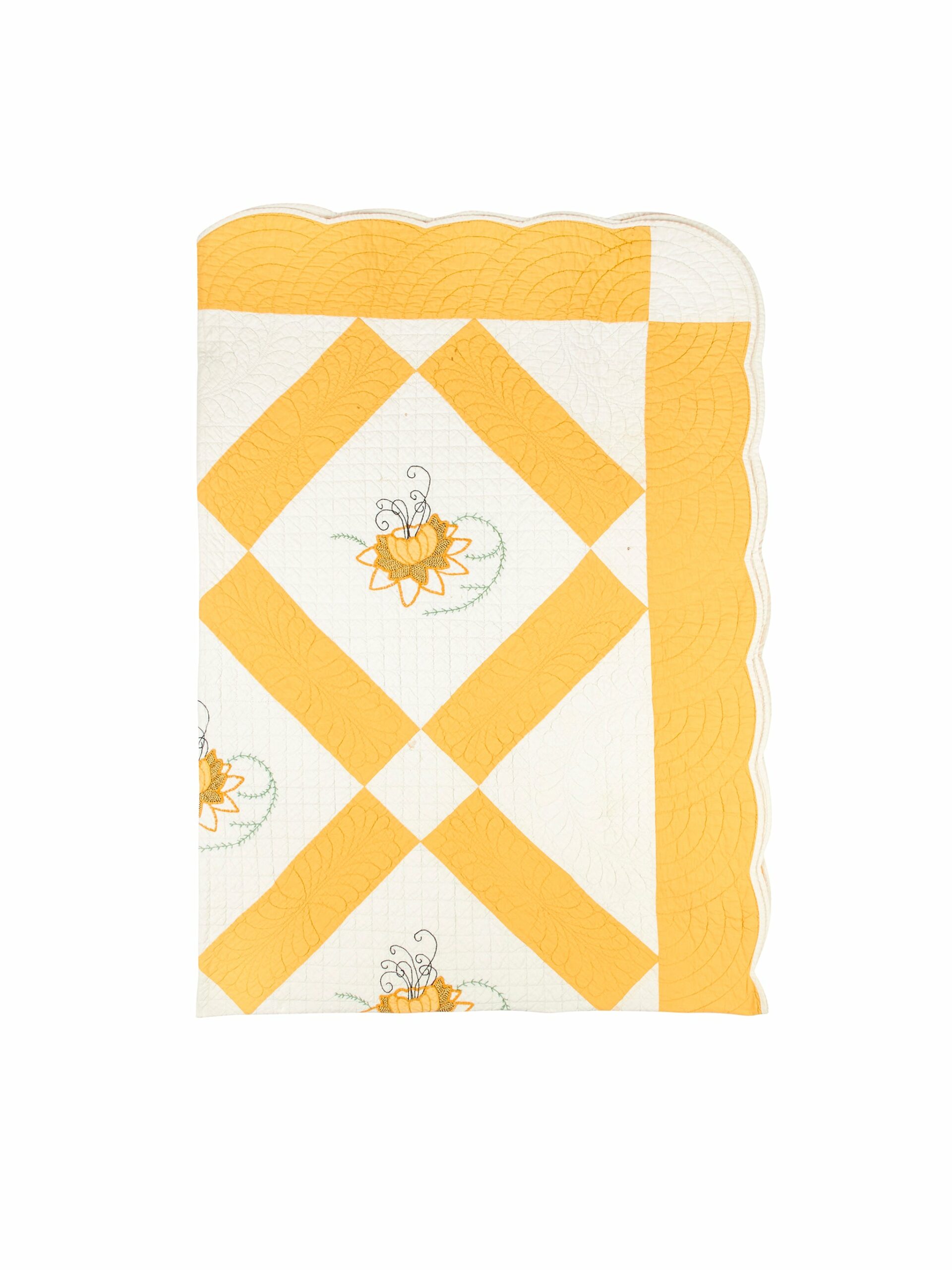 Vintage 1930s Yellow and White Scallop Bordered Quilt