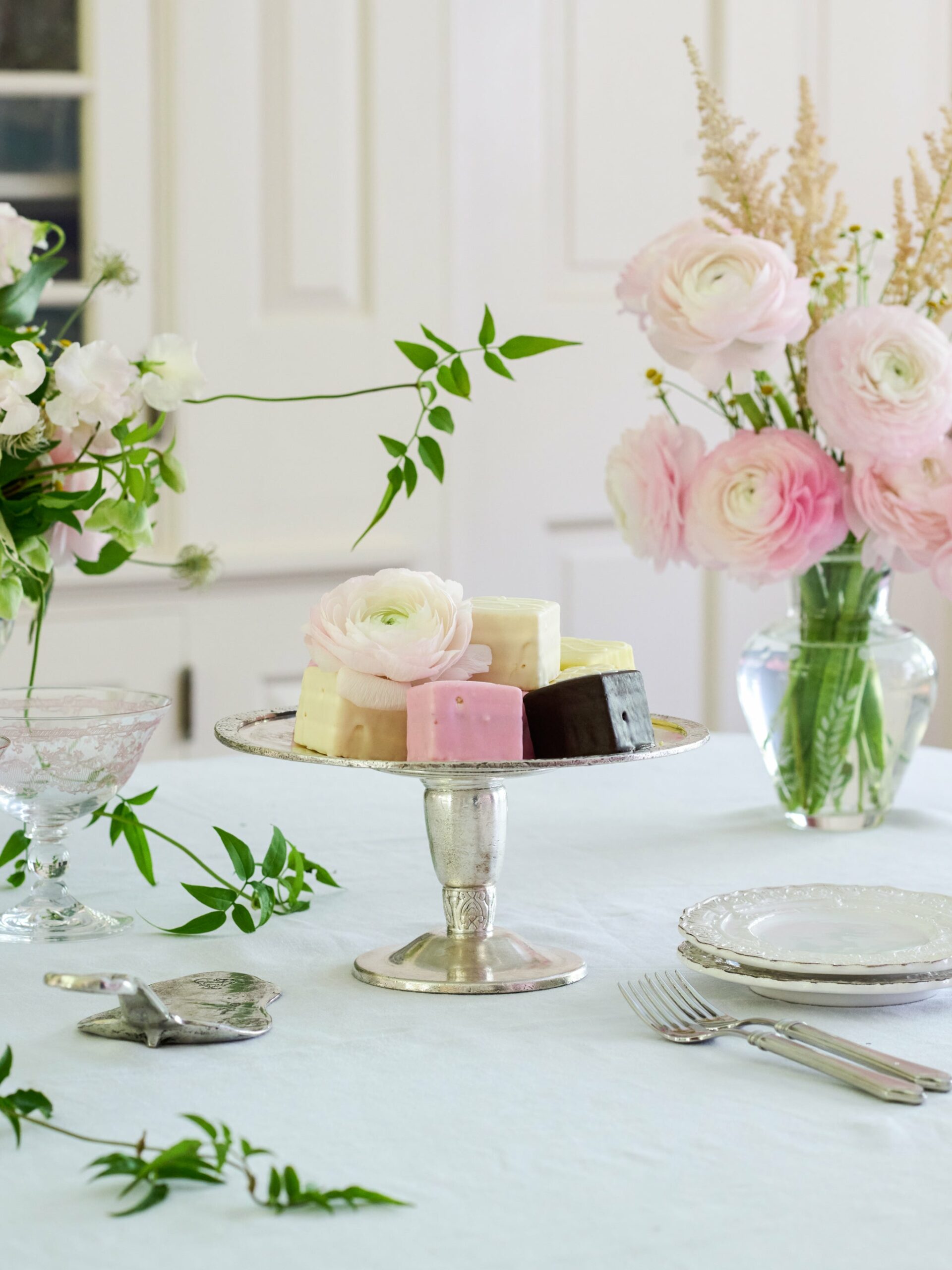 Vintage 1948 Waldorf Astoria Hotel Cake Stand